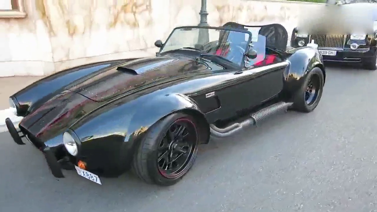 这种跑车真是太个性了，谁见到都要竖起大拇指