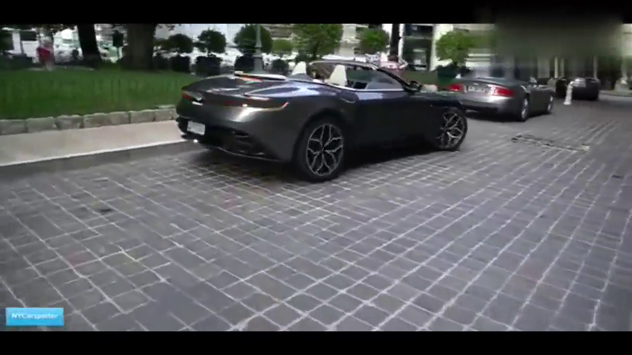 本以为跑车上坐的都是土豪，下车后才发现自己错了，尴尬了