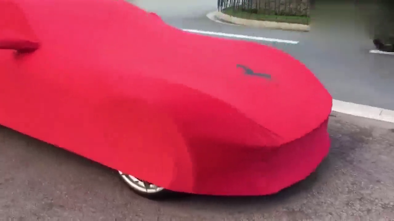 花了500万买的法拉利 撕开遮车布才明白什么叫跑车