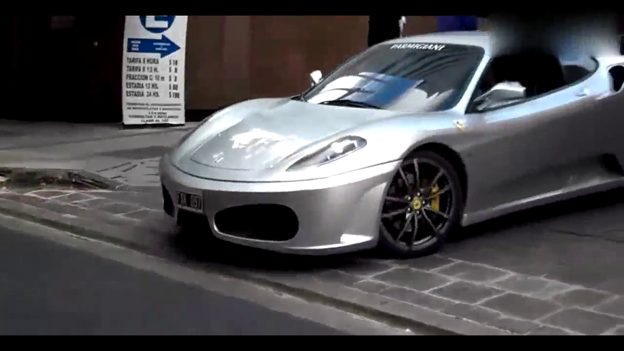 这是哪里的停车场啊，一路全是超级跑车，非常喜欢第三辆