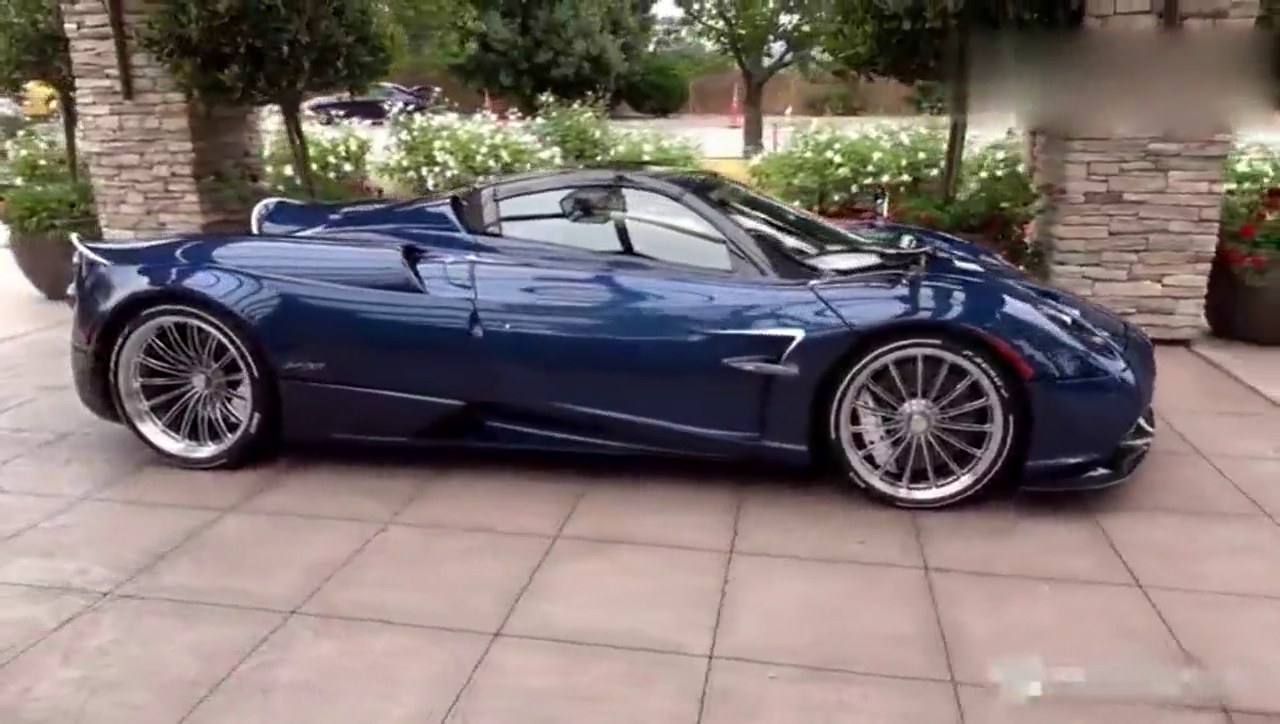 上亿的超级跑车帕加尼，发动后才知道动机有多强劲！