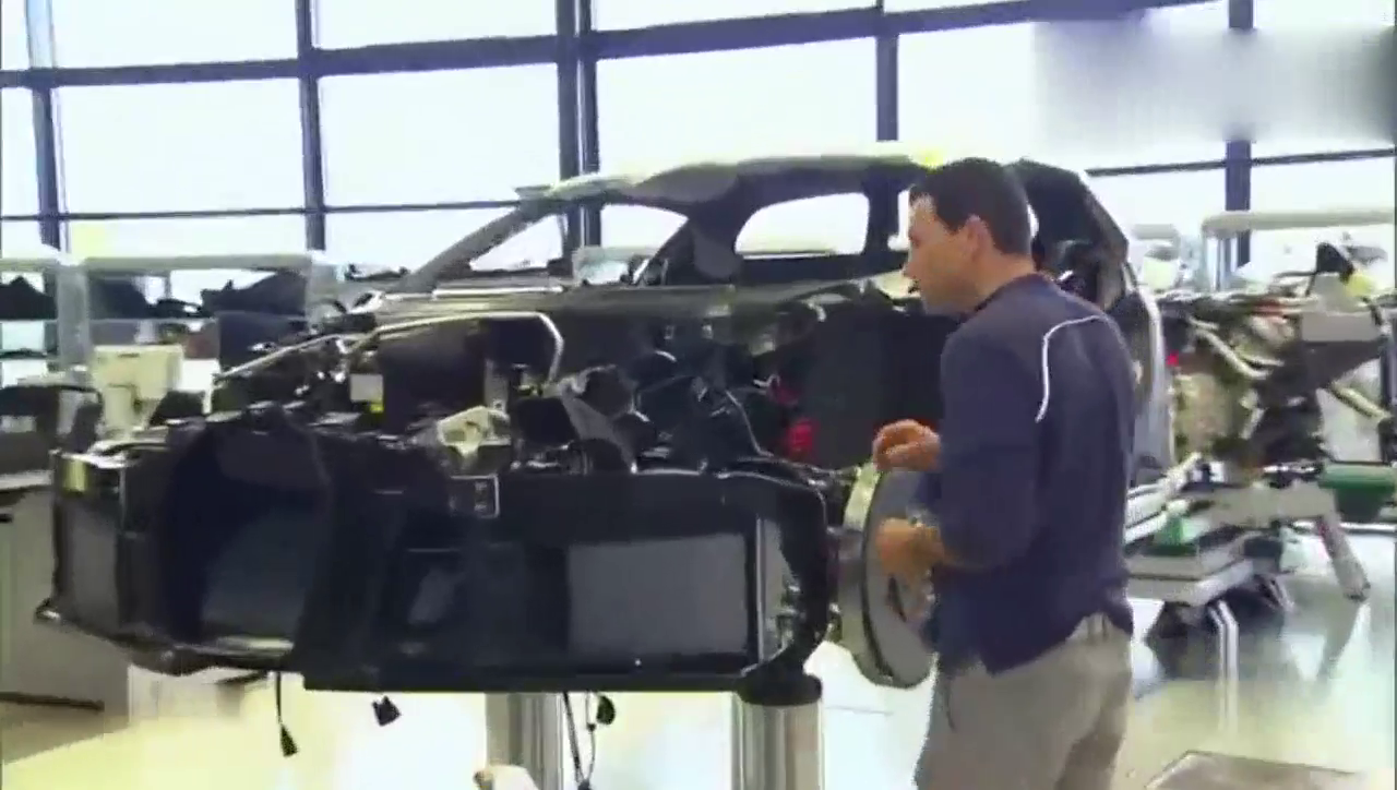 土豪定制布加迪跑车，还要自己动手组装，简直是件艺术品！