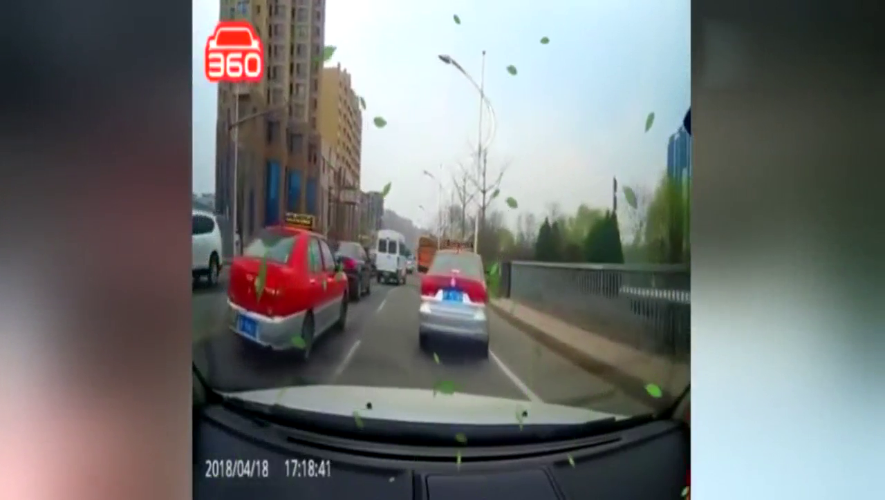 出租车随叫随停，害的我差点追尾！