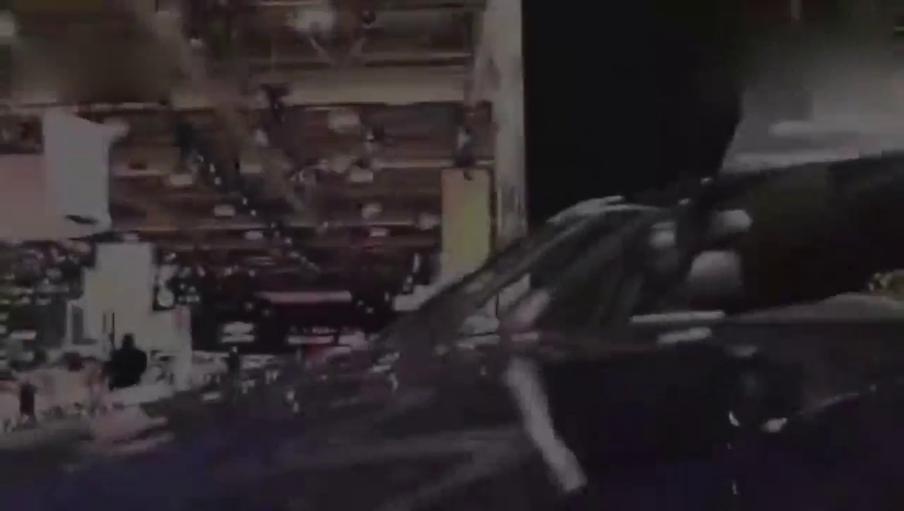 最新款奔驰GLC，溜背式跑车造型帅气十足，坐进后排这空间足够用