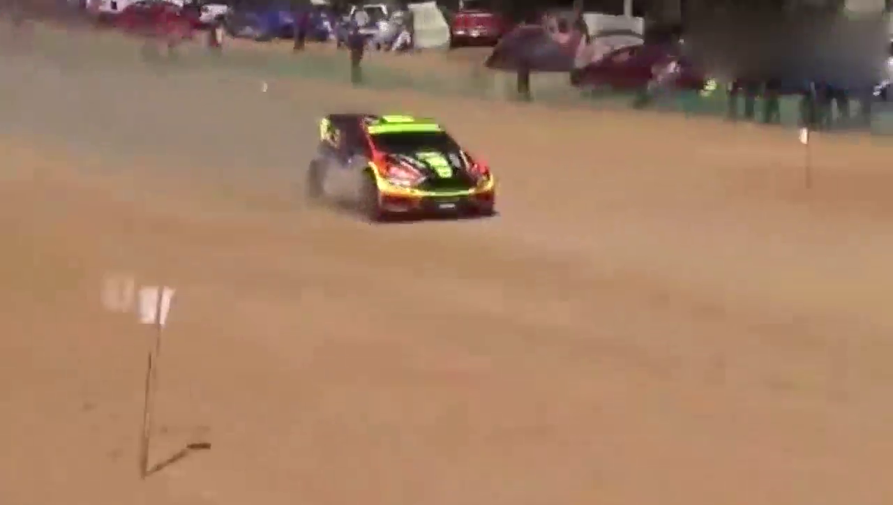 WRC赛车比赛一半车子竟然翻下山