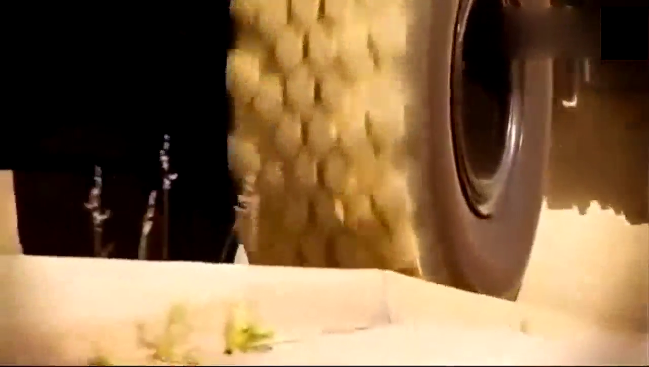 碰到一个70角度的斜坡，才知道军用卡车是多么的霸气！