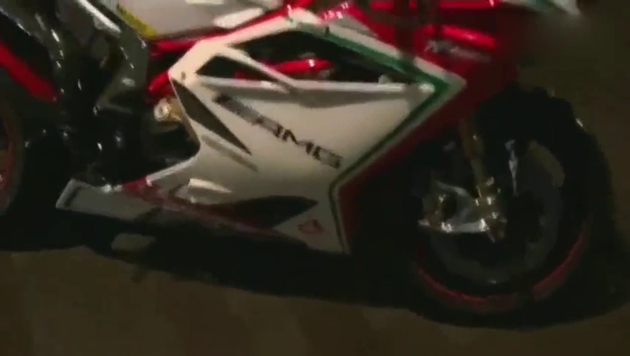 机车党深夜聚会，看到这些清一色的极品跑车，真让人眼馋！