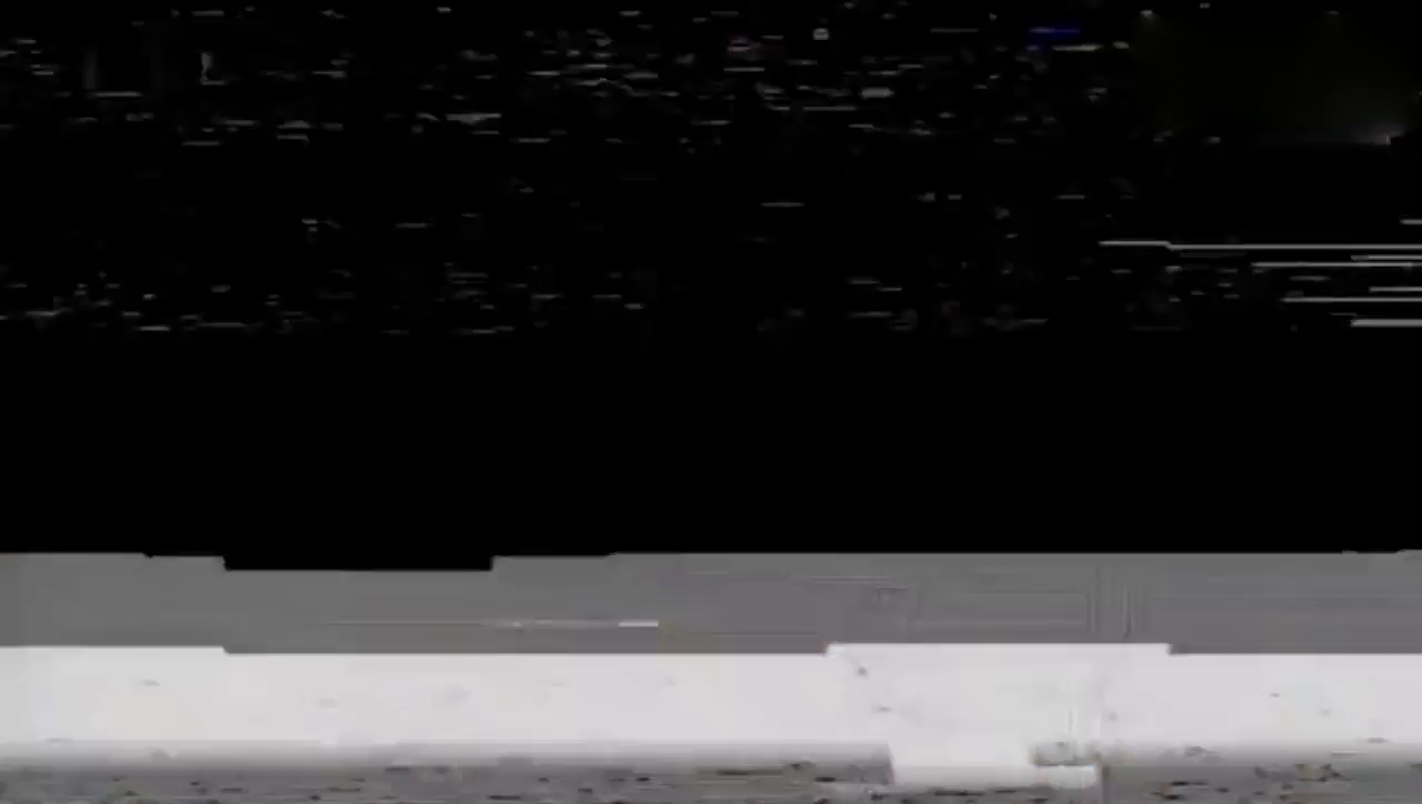 最新款的阿斯顿马丁跑车，这外形绝对是绅士的象征！