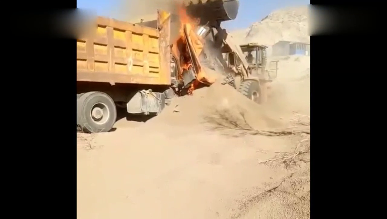 这辆卡车废了，几十万没了