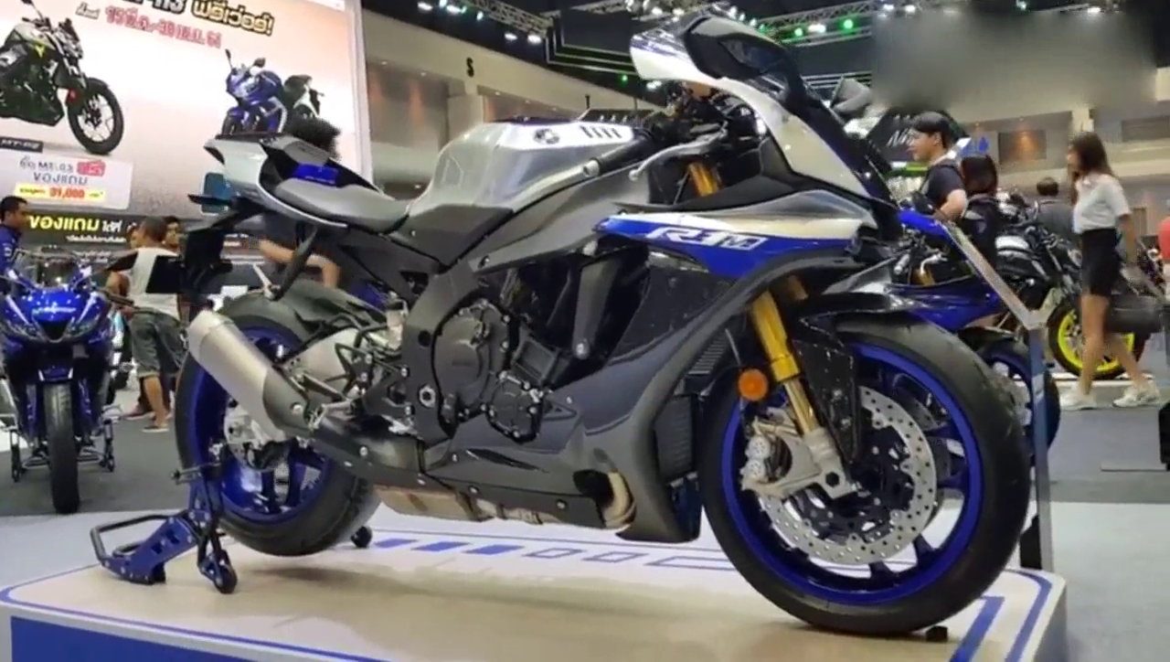 2018新款 雅马哈YZF-R1M摩托跑车