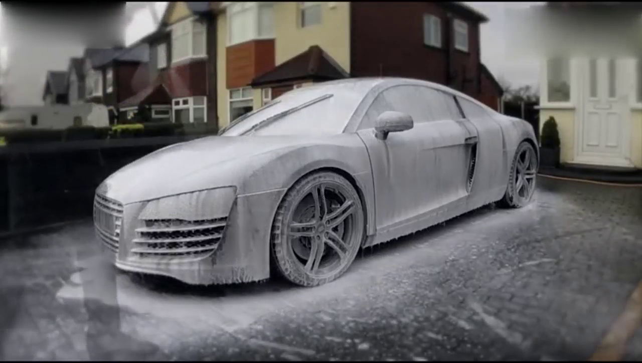 一辆脏兮兮的奥迪跑车来洗车，冲掉泡沫之后，才是酸爽的开始！