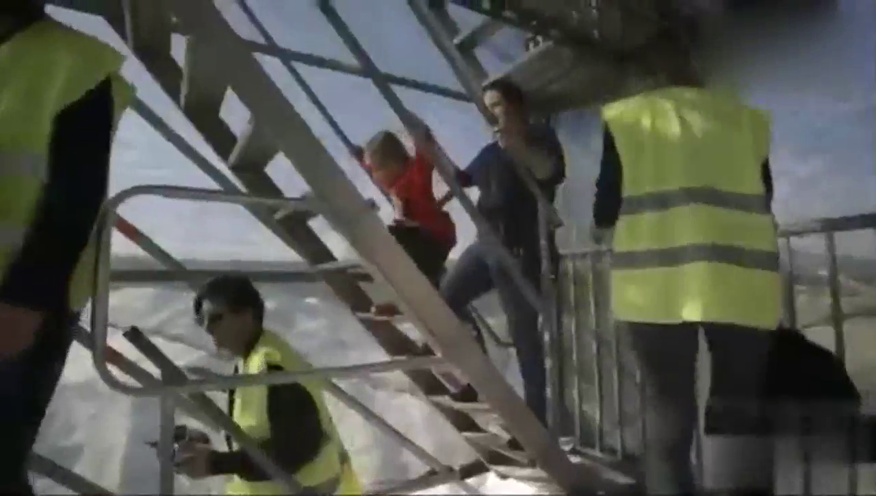 沃尔沃卡车为了测试车的性能，竟然请一个4岁小女孩来驾驶