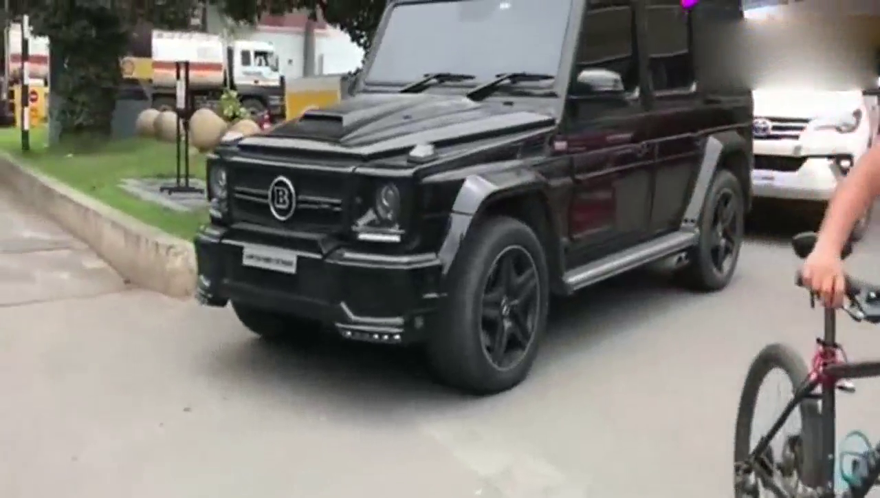 印度土豪把奔驰G当跑车开 上路那一刻真是霸气！