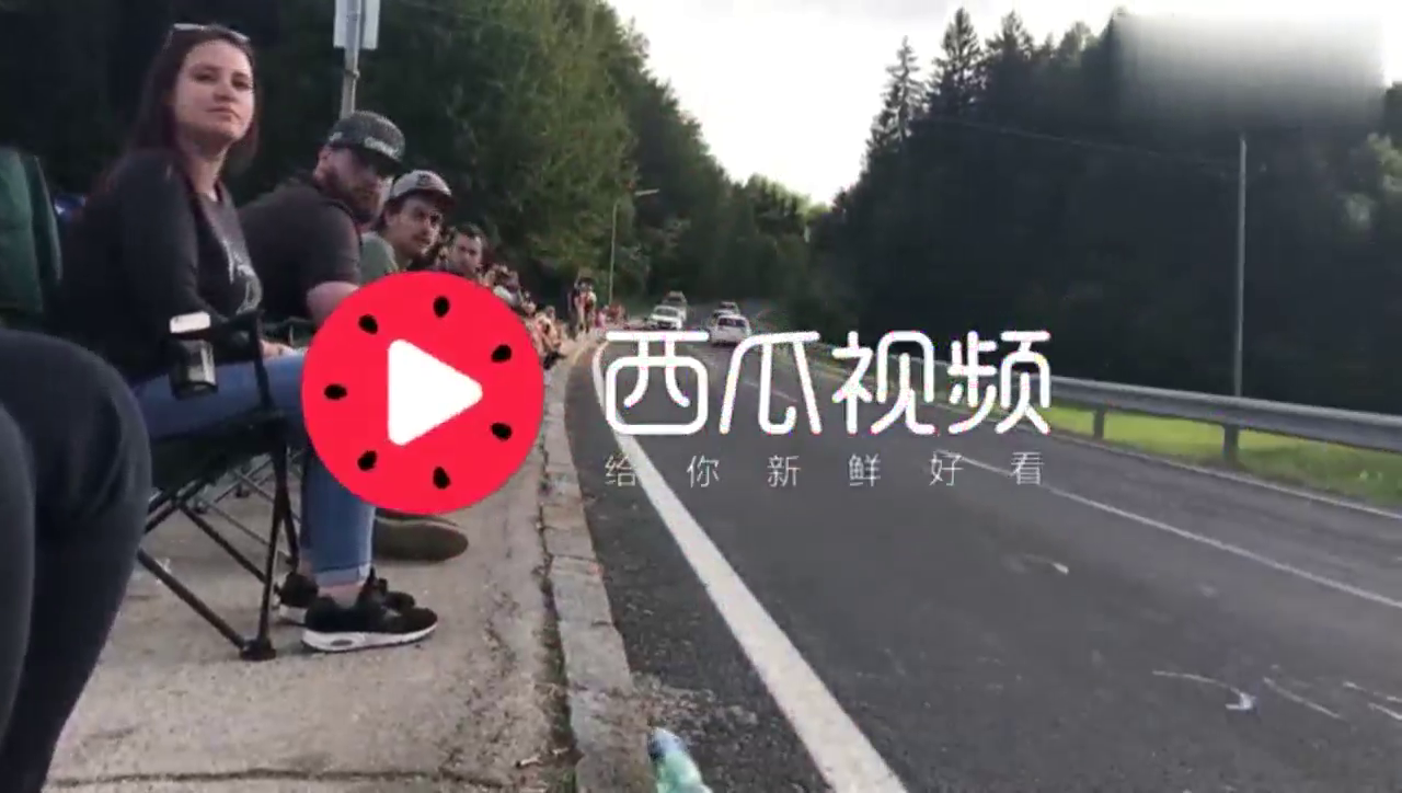 国外改装车聚会活动，让人羡慕的不是车 而是气氛