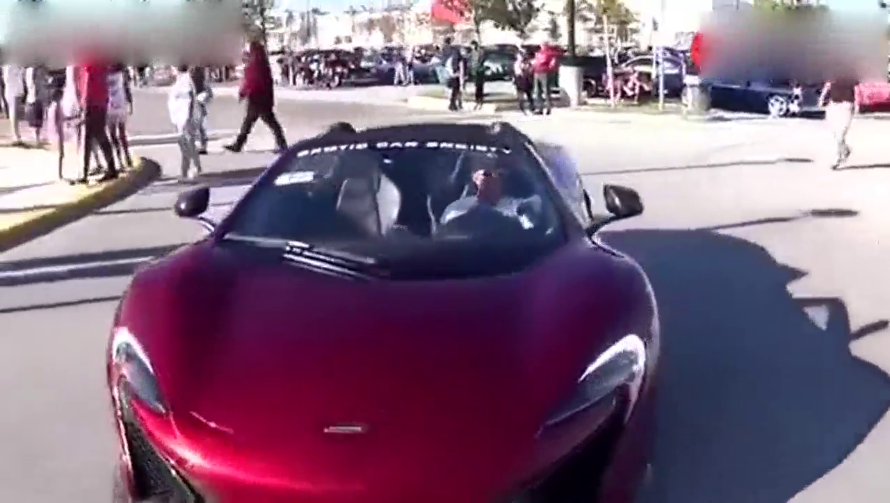 认识这辆车吗？是不是开跑车的都帅呀！