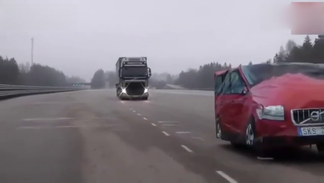 沃尔沃卡车与奔驰卡车到底谁更安全？看完道路安全测试你就明白了