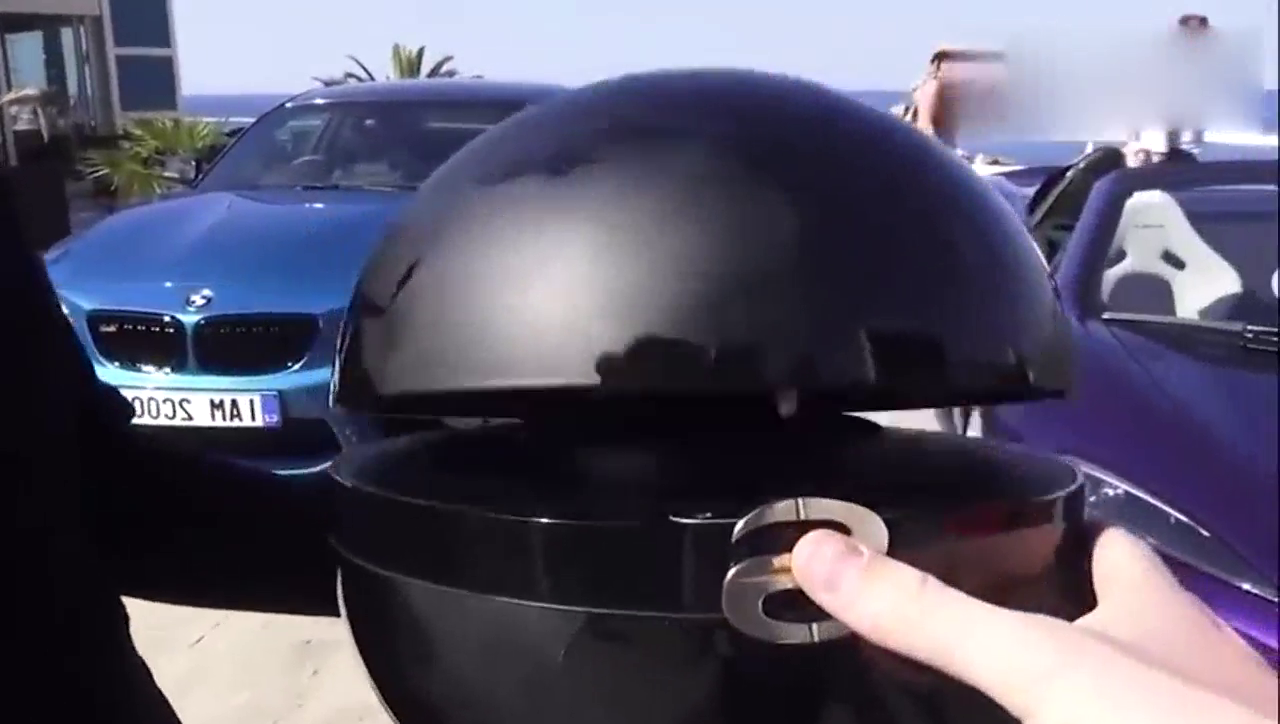 小伙买迈凯伦跑车，打开这颗球的瞬间才知道钱花在哪里了！