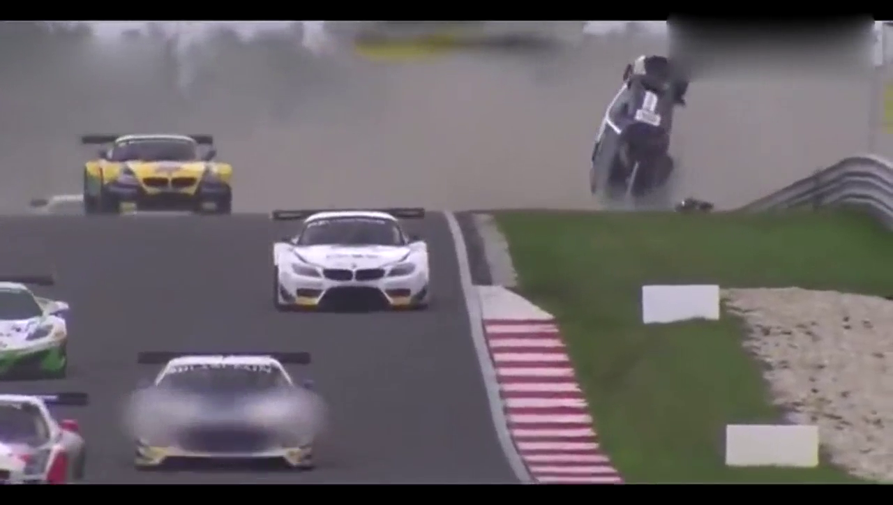 兰博基尼跑车事故，这场面太震撼！