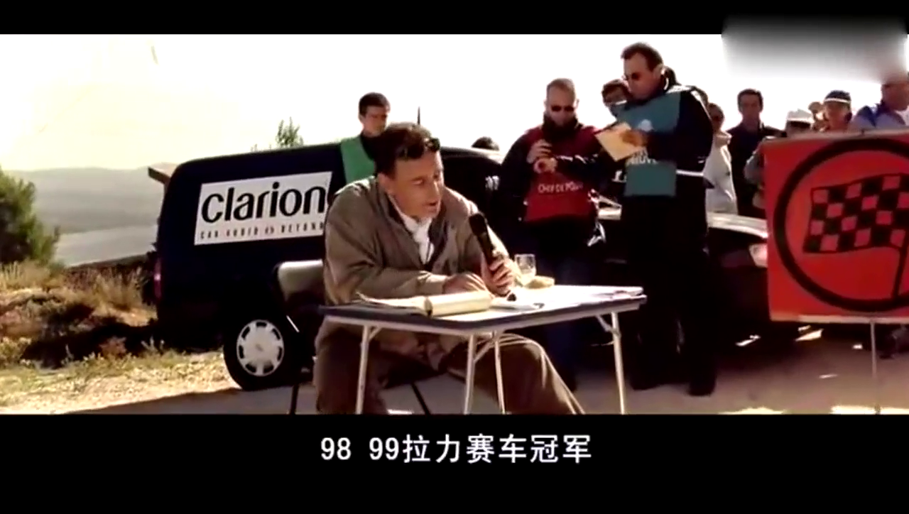 出租车闯入赛车车道 玩爆赛车手，乘客的反应亮了！