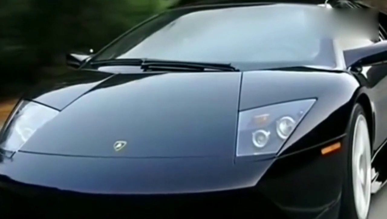 700万跑车在洗车店洗车，当水一泼下去，工作人员都不说话了！