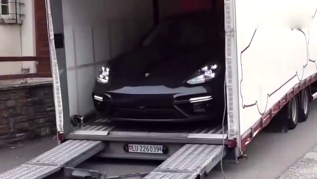 价值两百万的保时捷跑车，交付客户那一刻才知道多霸气！