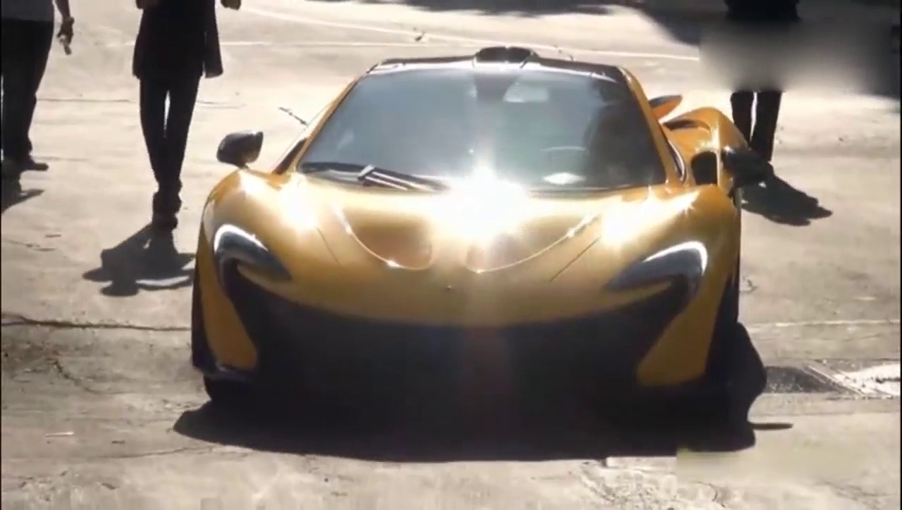 最新款跑车展示，骚气十足