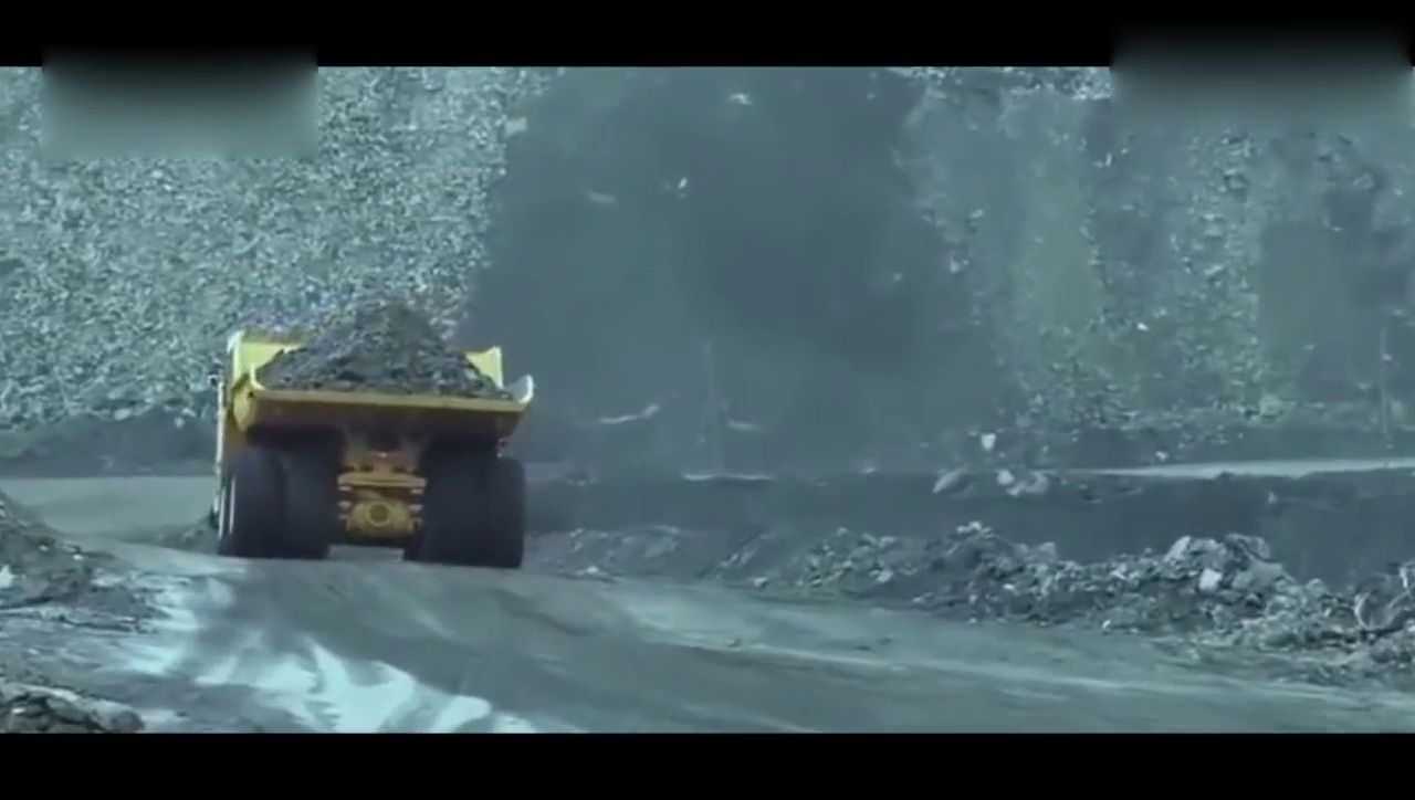 刚出新车巨无霸卡车，不给工钱都想上去开