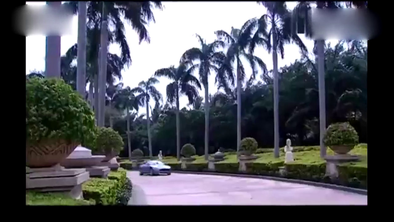 富二代想要辆跑车，一会就有人送来了超级跑车，有钱人就是酷