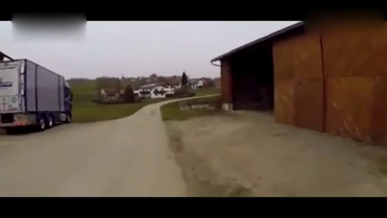 国外卡车是怎样运输草料的