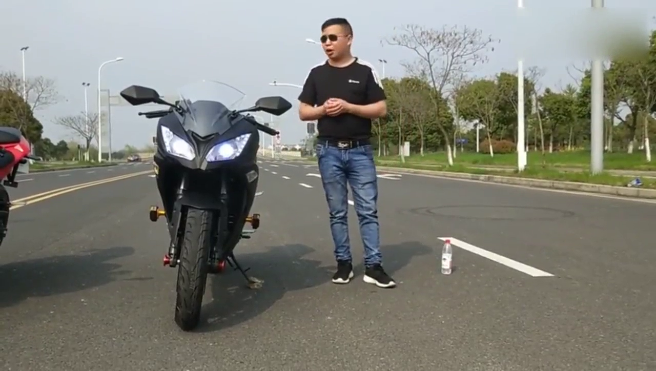 实拍：国产新世纪战隼跑车现场解说！