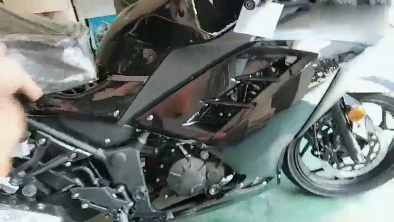 实拍：地平线150小忍者跑车声浪