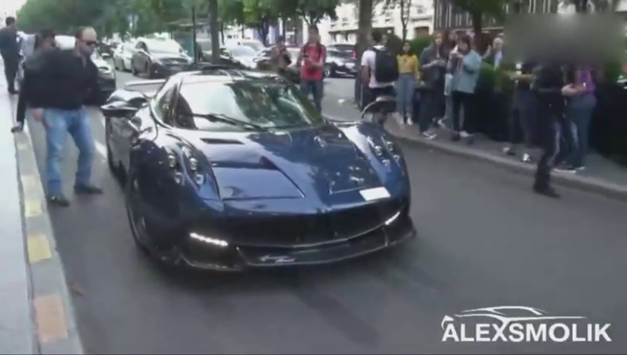 能和布加迪比速度的跑车，价格比法拉利贵，鸥翼门让路人都沸腾了