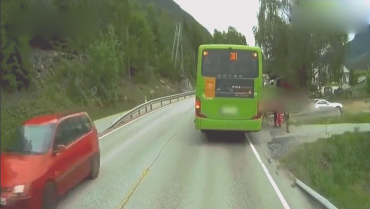 看完这个视频，沃尔沃卡车安全性能果然名不虚传