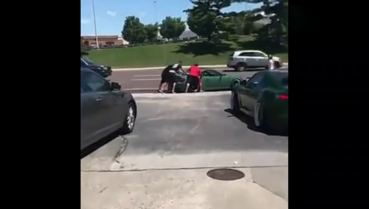 看到这样的改装车，我只想送给它两条减速带！