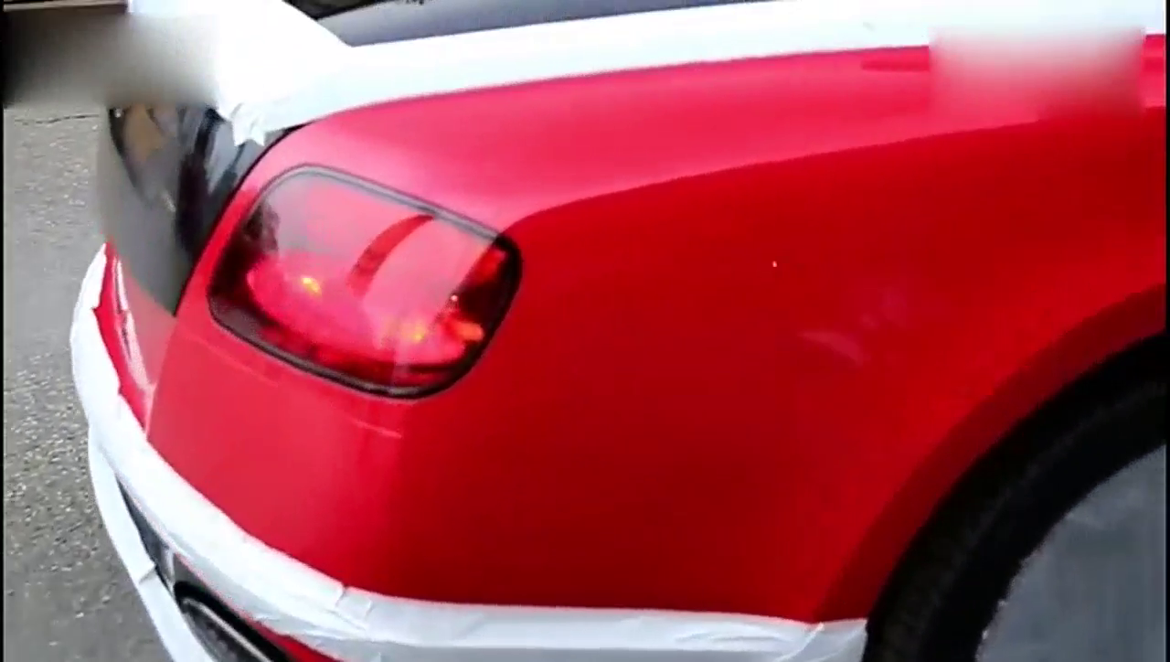 这是正要参加车展的宾利，新鲜出炉的！