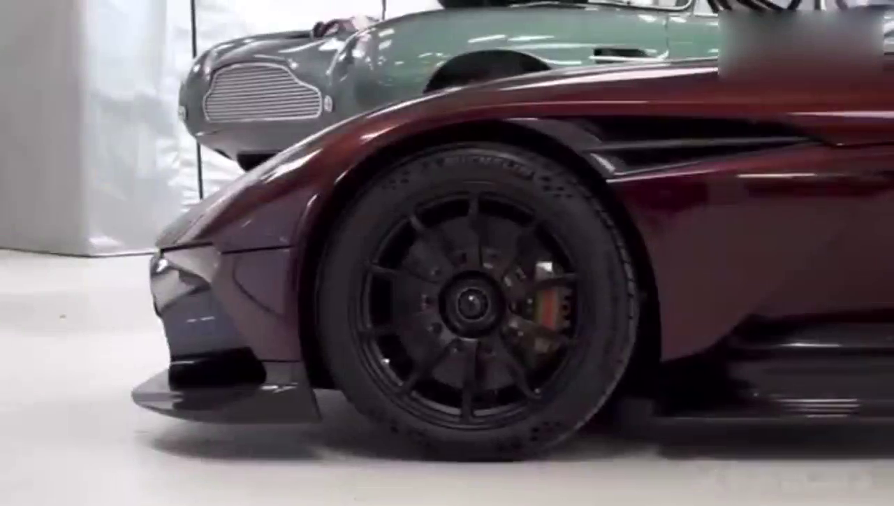 超级跑车魔鬼笑脸，大尾翼秒杀一切