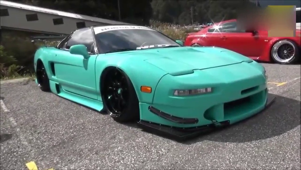 超低底盘改装跑车，网友：有种来中国的公路上跑一圈