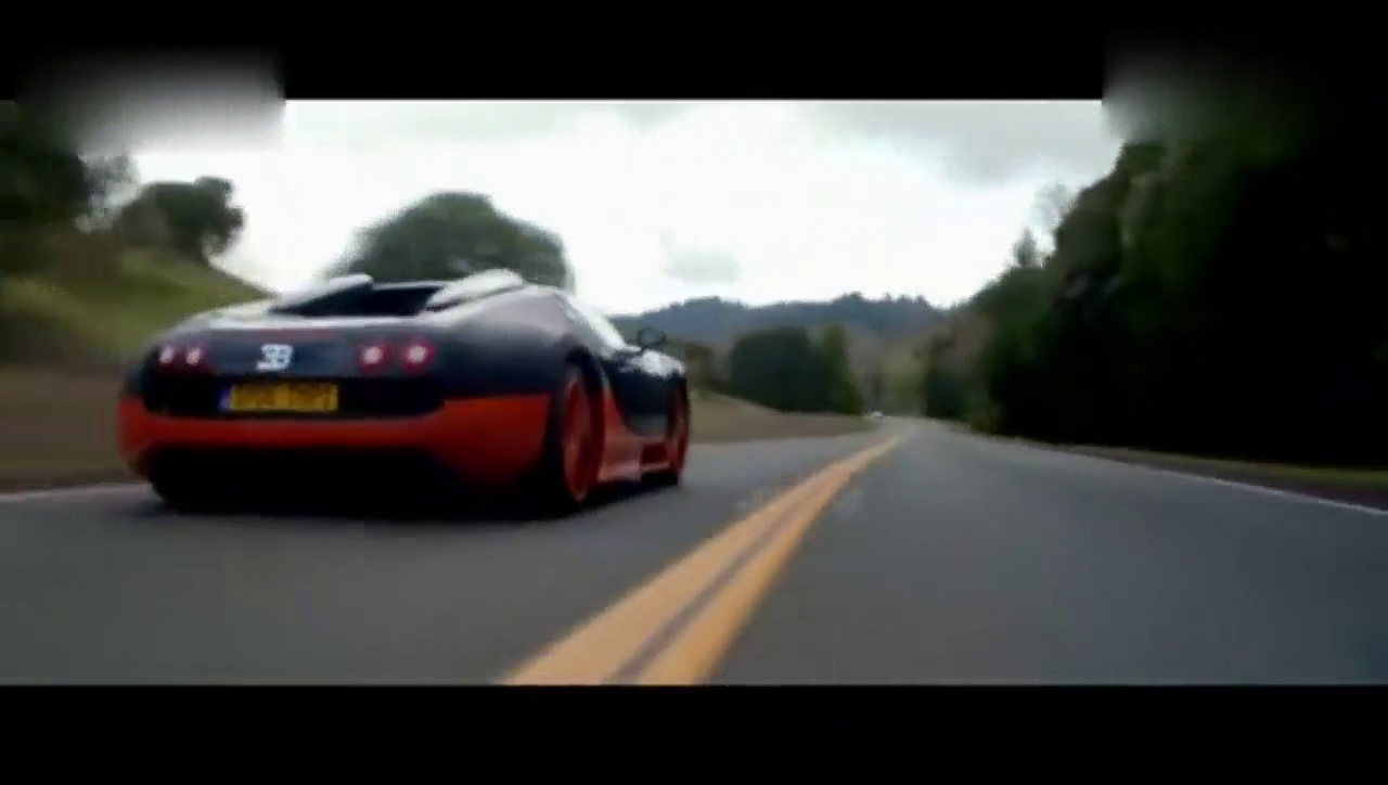 有钱就是任性，有超级跑车就是牛，连警车都撞