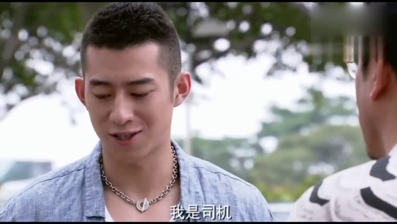 小男友不会开跑车，富婆觉得好丢脸_1