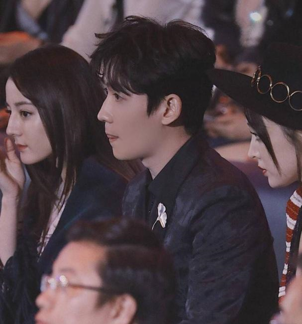 右边热巴,左边娜扎,很想知道朱一龙当时的心情,王栎鑫都急眼了