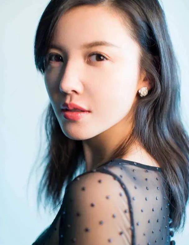 杨子姗终于惊艳一次,穿波点透视连衣裙高级大气,165身材太惊艳