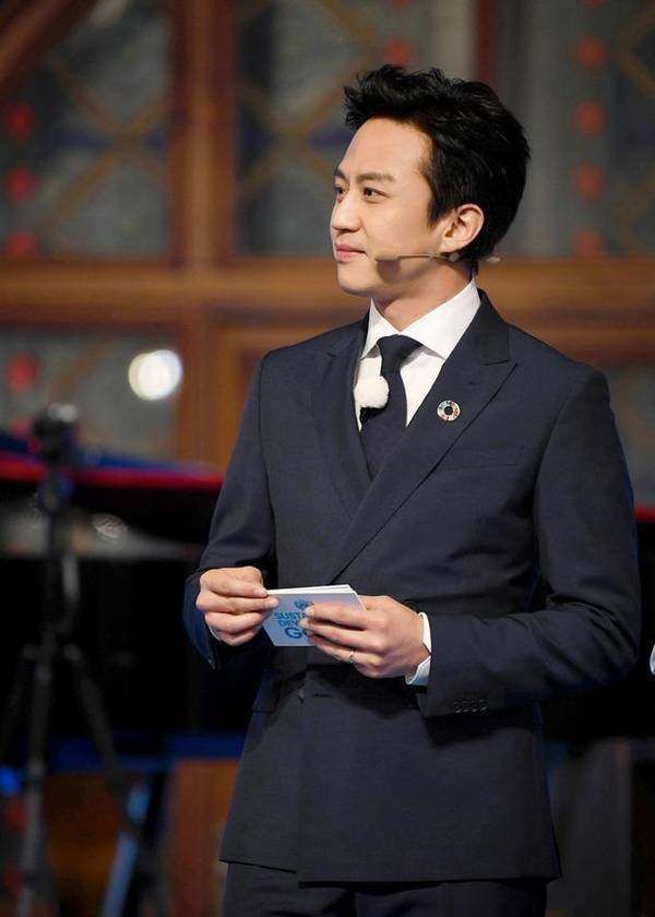 奔跑开播 邓超为了做宣传用英语发了一段微博