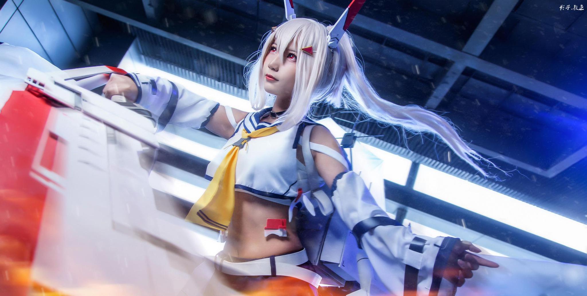 高颜值妹子在漫展上COS碧蓝航线角色绫波!绝对是一道亮眼的风景