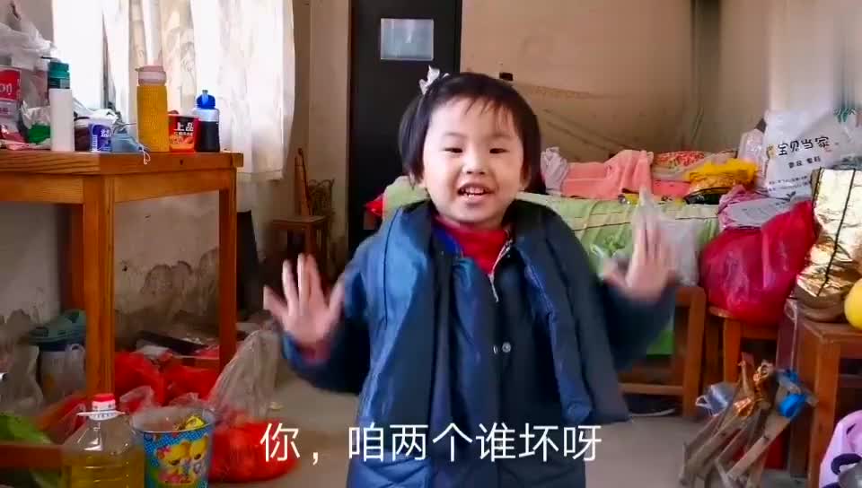 现在的小孩不是一般的聪明,不信你看看看姥姥笑的多开心