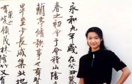 徐静蕾被称书法才女,书法迷倒众人,字体被方正字库天价收录!