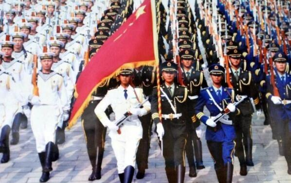 中国阅兵震动西方,外国网友评论亮了,期待201