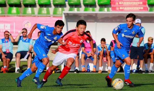 青训打造中国足球人才库 优异成绩获许家印点