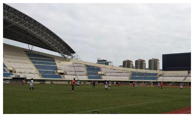 甲动态:绿城热身赛不敌巴萨B队,辽足发布新赛