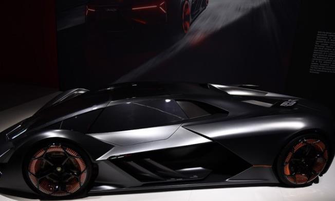 发光轮胎出现了，网友：挺好看的，然后呢？