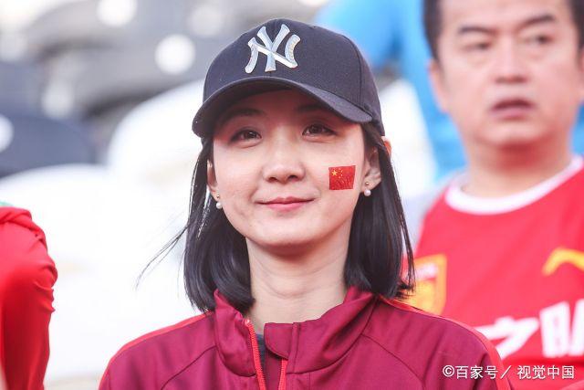 中国男足亚洲杯战菲律宾,两国女球迷争奇斗艳